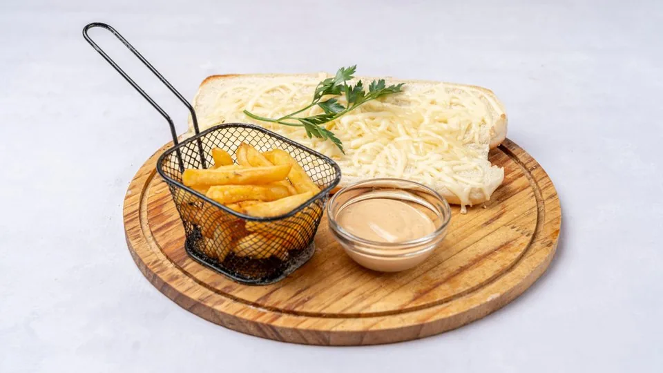 Sanduiç Viçi — Momento Restaurant, Ferizaj